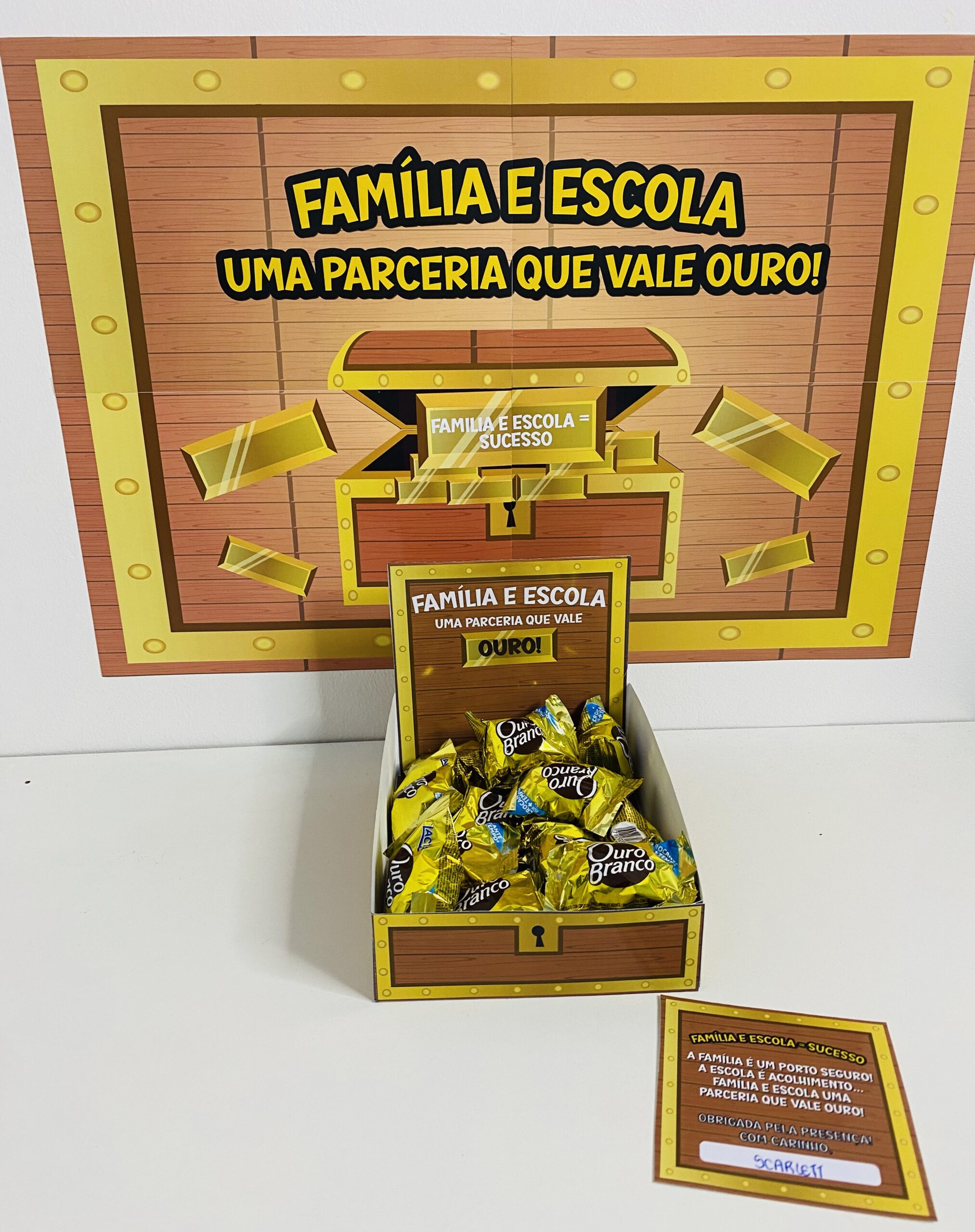 Cartão de parceria entre escola e família com chocolate bis  Alfabetização  na educação infantil, Familia e escola, Escola